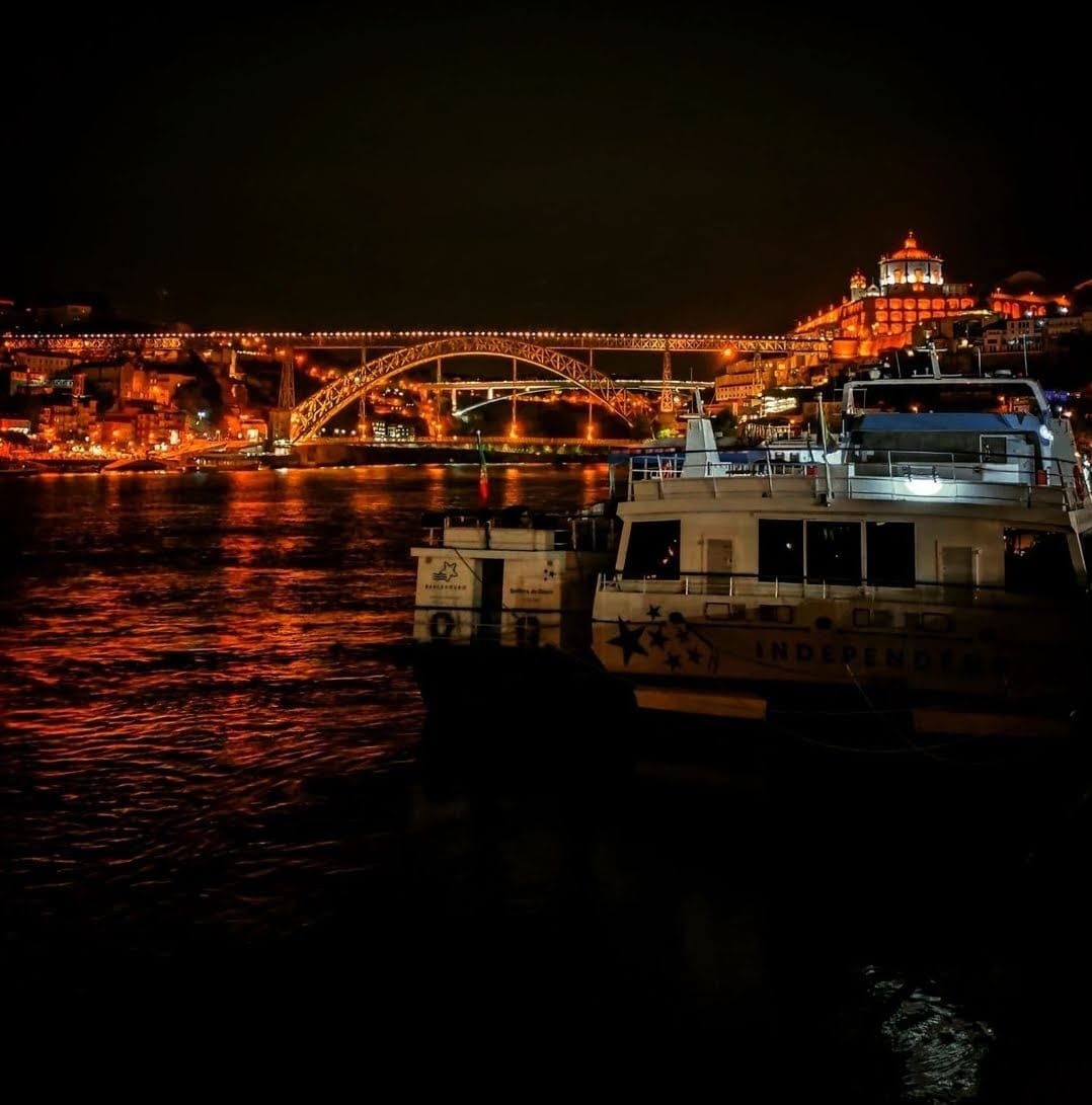 Porto Pub Crawl: Local Bars & Nightlife with Friends 4